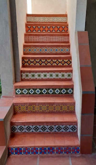 REVESTIMIENTO ESCALERA CON NARIZ - ESEDE Revestimientos